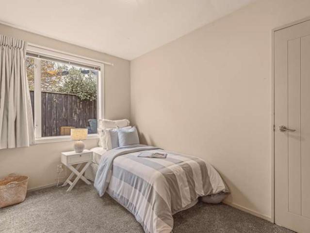 House for sale in Chaslands, Canterbury