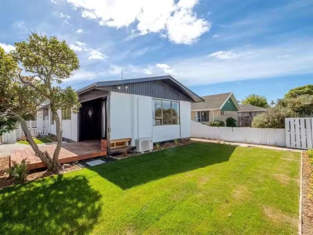 House for sale in Chaslands, Canterbury