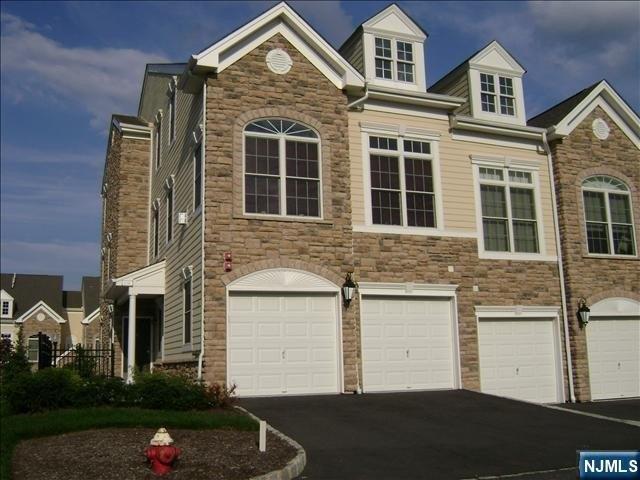 Townhouse for sale in Montvale, Bergen County