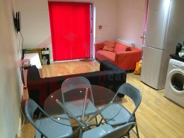 Apartment for rent in Hyde Park, West Yorkshire