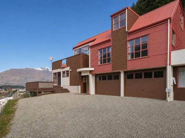 House for sale in Otakou
