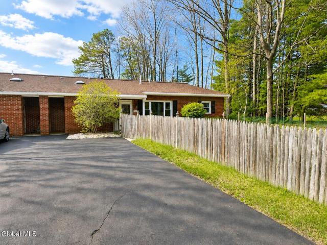 Townhouse for sale in Saratoga, New York