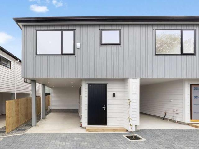 Townhouse for sale in Glendene, Henderson-Massey