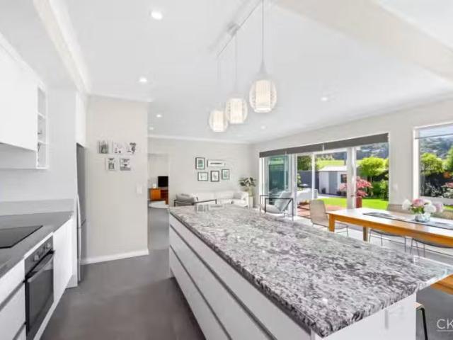 House for sale in Days Bay, Wellington