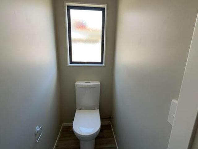 Townhouse for rent in Hamilton East, Hamilton City