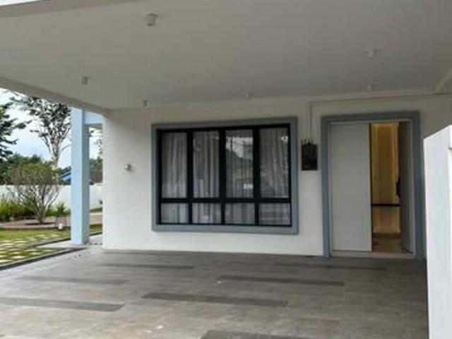 Terraced House for sale in Malaka