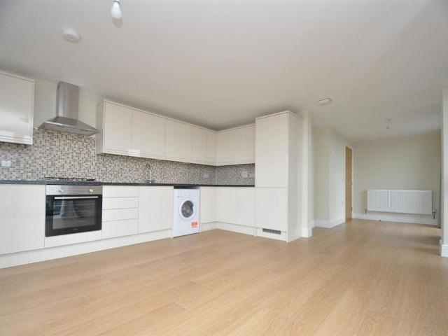 House for rent in Seven Kings, Greater London