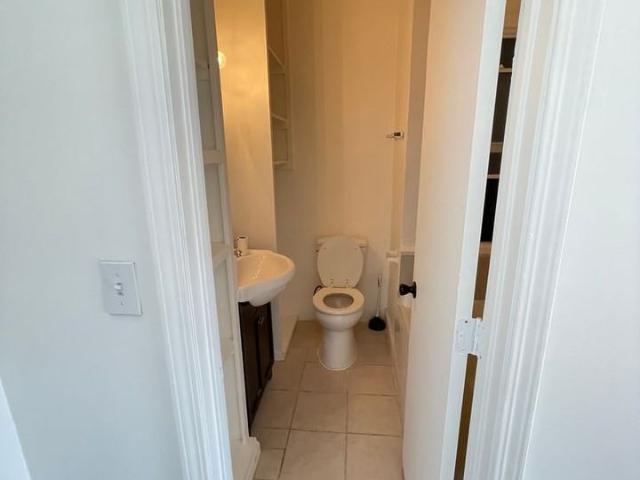 Apartment for rent in Canoga Park, California