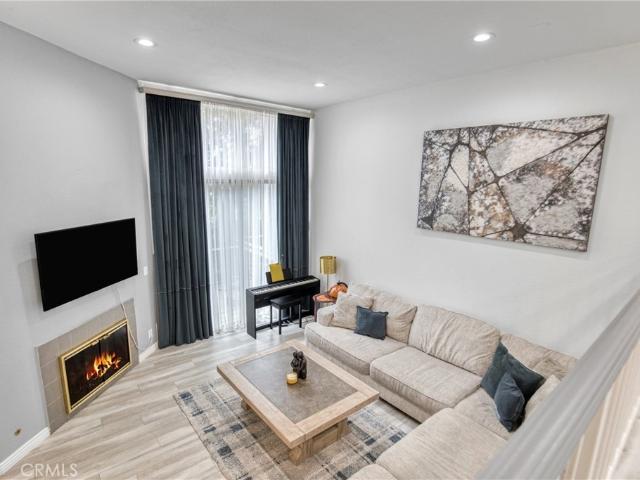 Townhouse for sale in Canoga Park, California