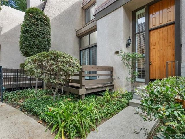 Townhouse for sale in Canoga Park, California