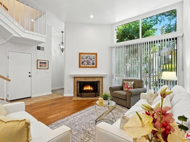 Townhouse for sale in Canoga Park, California