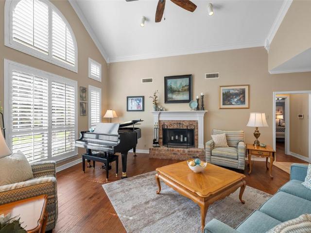 House for sale in Woodway