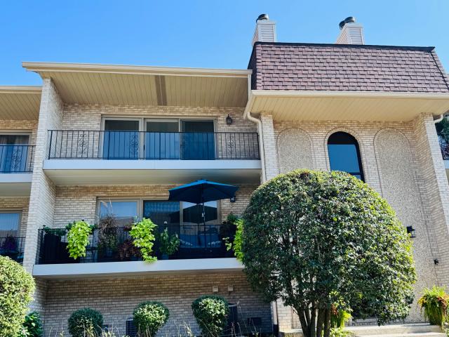 Condo for sale in Palos Hills, Illinois