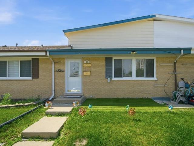 Townhouse for sale in Des Plaines, Illinois