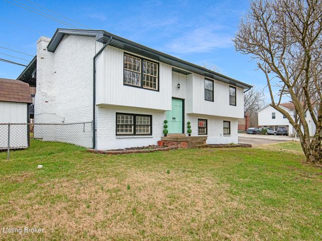 House for sale in Pewee Valley, Kentucky
