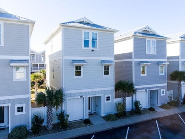 Townhouse for sale in Emerald Isle, Carteret County