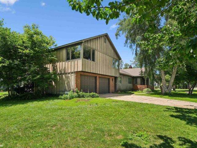 House for sale in Grinnell, Iowa