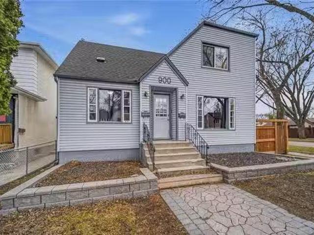 House for sale in East St. Paul, Manitoba