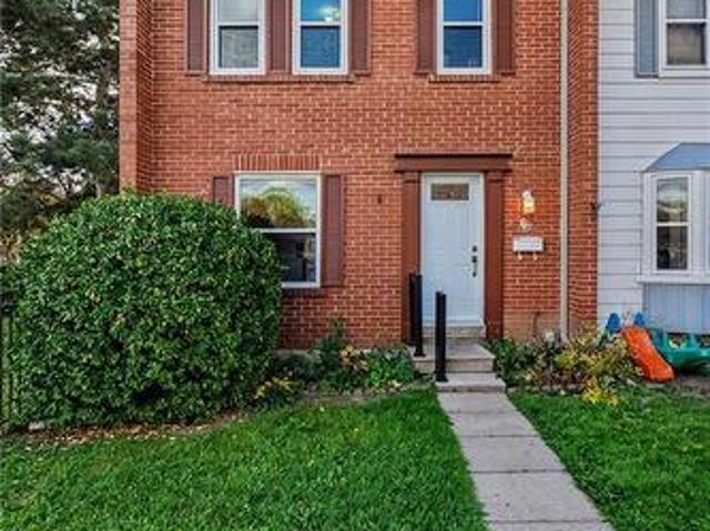 Townhouse for sale in Georgina, Ontario