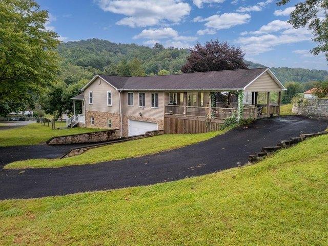 House for sale in Mount Hope, Fayette County