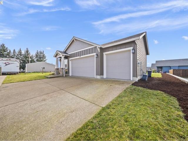 House for sale in Mount Angel, Marion County