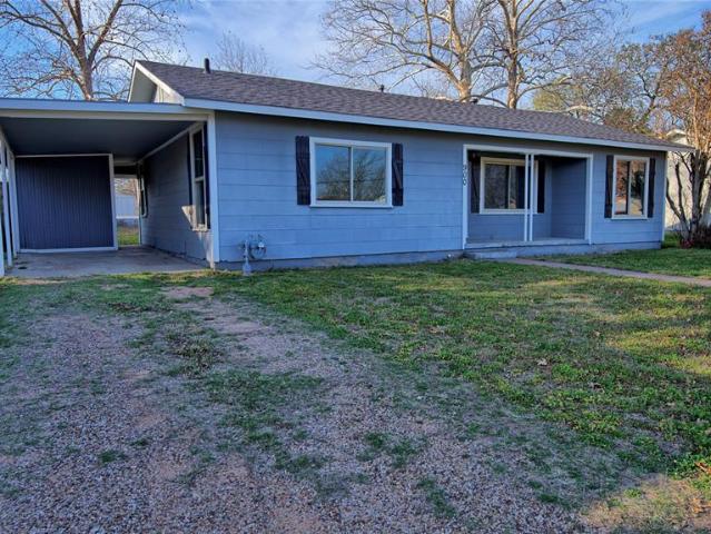 House for sale in Bowie, Texas
