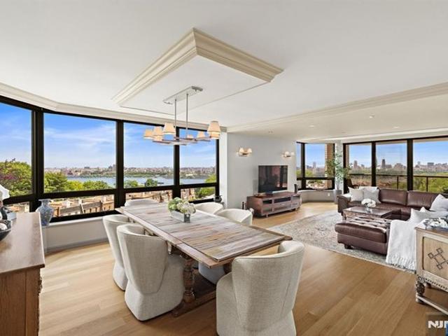 Condo for sale in Fort Lee, New Jersey