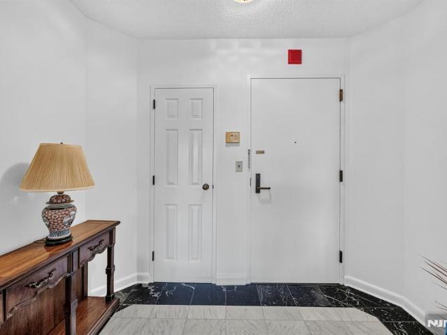 Condo for sale in Fort Lee, New Jersey