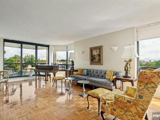 Condo for sale in Fort Lee, New Jersey