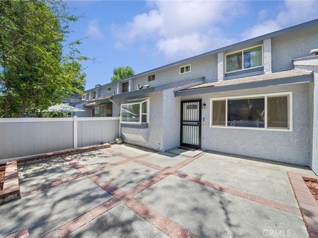 Townhouse for sale in Azusa, California