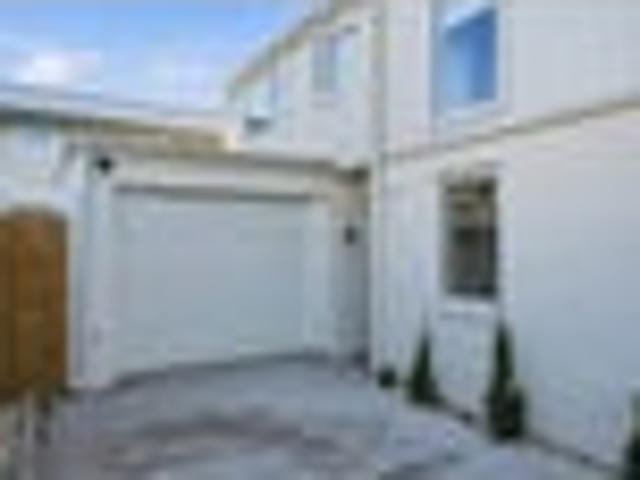 Townhouse for sale in Heathcote, Canterbury