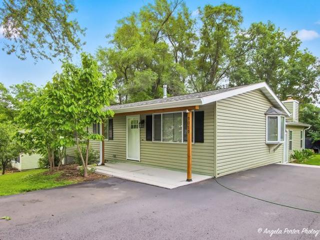 House for sale in Mchenry, Illinois