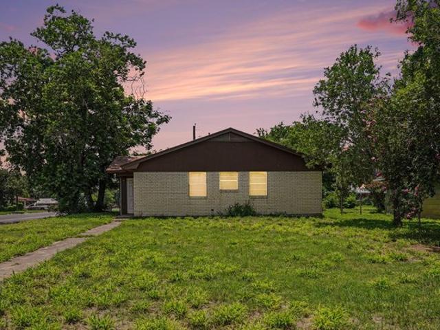 House for sale in Poteet, Texas
