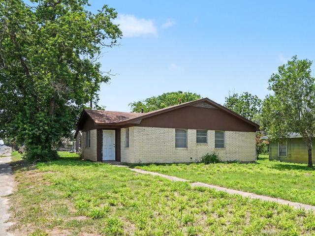 House for sale in Poteet, Texas