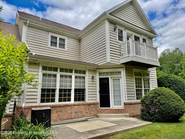 Townhouse for sale in Moosic, Pennsylvania