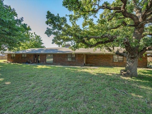 House for sale in Bowie, Texas