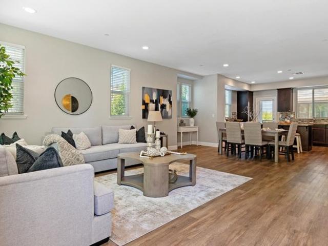 Townhouse for sale in Martinez, California