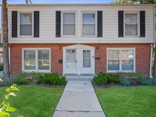 Condo for sale in Deerfield, Illinois