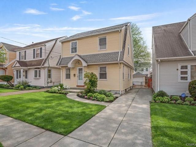 House for sale in Queens, Arverne