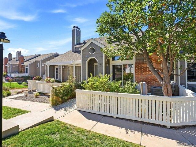 Townhouse for sale in Chalet Townhomes, Highlands Ranch