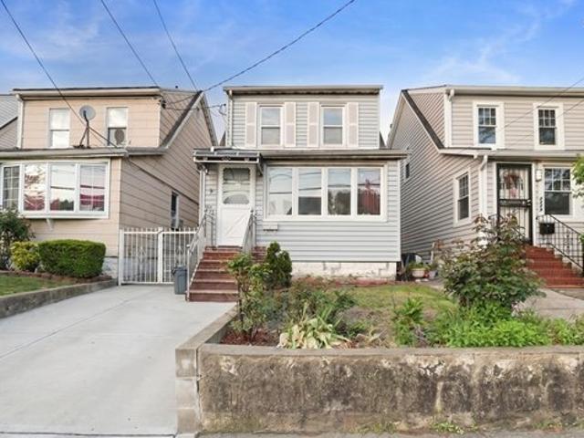 House for sale in Queens, Arverne