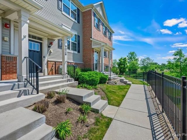 Townhouse for sale in Mchenry, Illinois