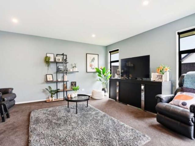 Property for sale in Chaslands, Canterbury