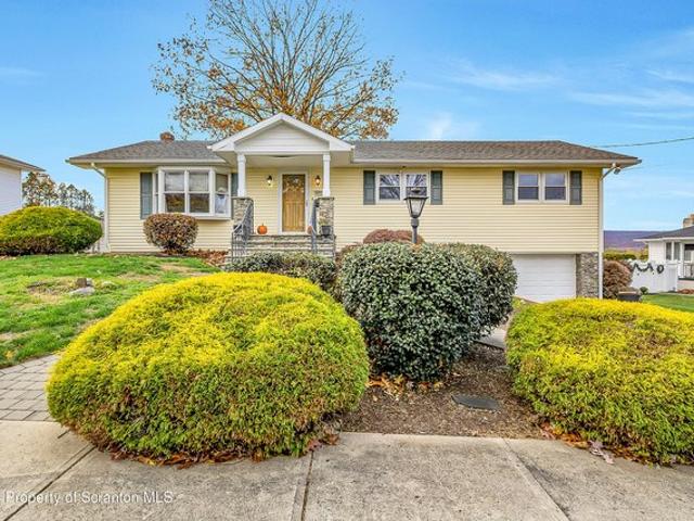 House for sale in Moosic, Pennsylvania