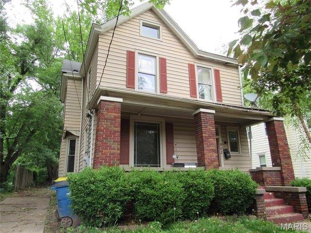 House for sale in Alton, Illinois
