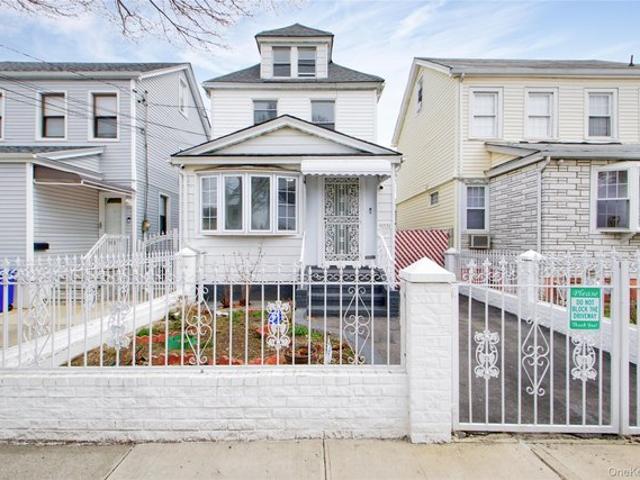 House for sale in Queens, Arverne