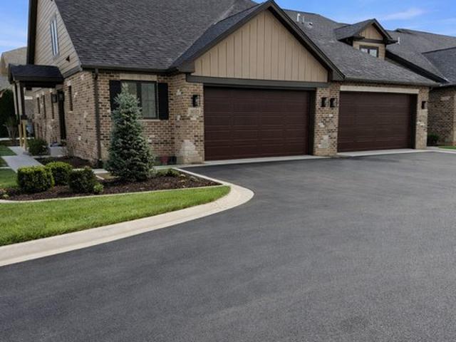 Townhouse for sale in Palos Hills, Illinois