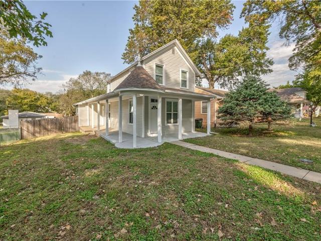 House for sale in Fort Leavenworth, Leavenworth