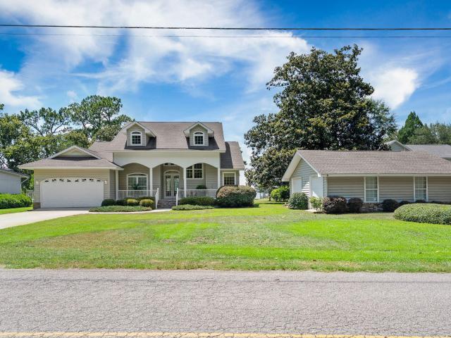 House for sale in Bonneau, South Carolina