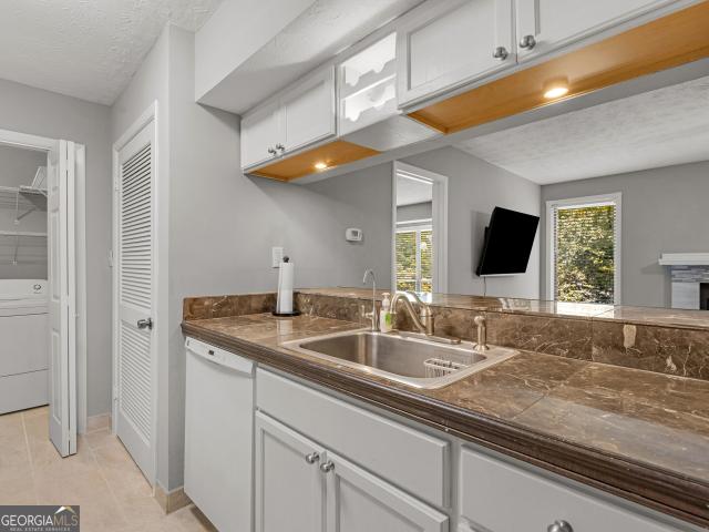 Condo for sale in Scottdale, Georgia